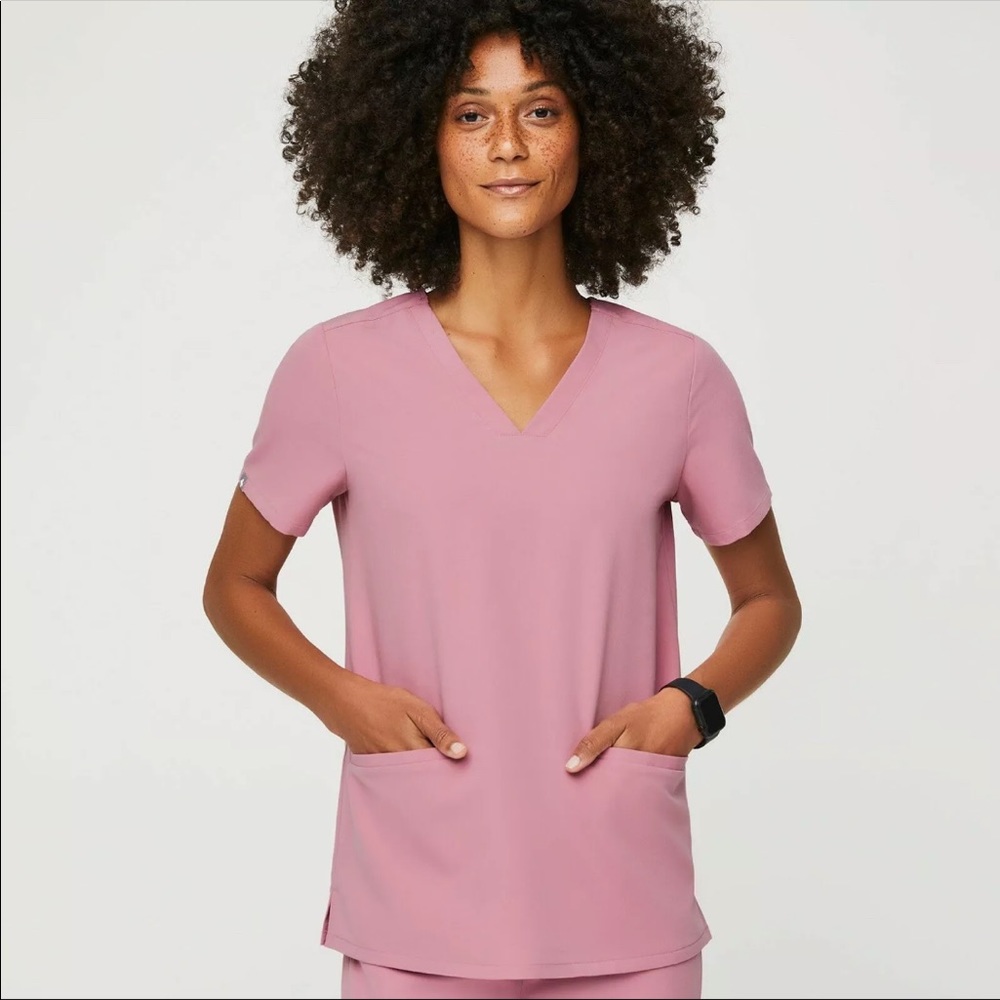 NWT FIGS Small Regular - Limited Edition Chalk Pink Casma Three Pocket Scrub Top
